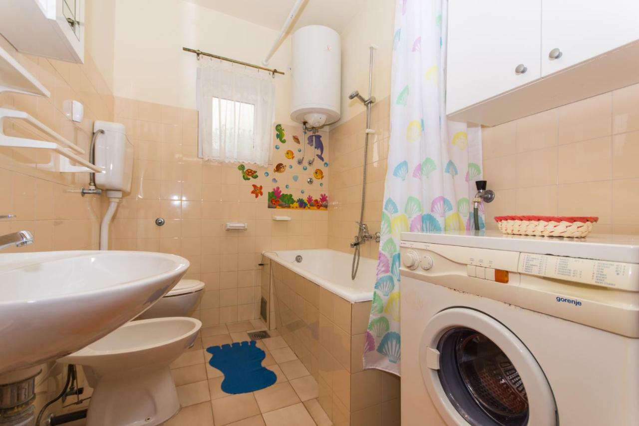 Apartma Maja *